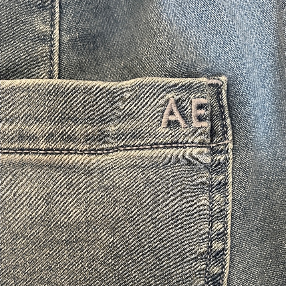 American Eagle Outfitters Sky Blue Cropped Jeans size 2 - Picture 5 of 8